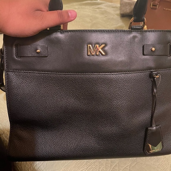 Michael Kors Reagan Large Leather Satchel - Picture 4 of 6